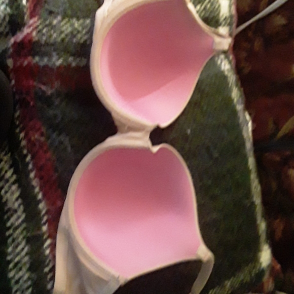 VS pink lightly lined bra - Picture 2 of 4